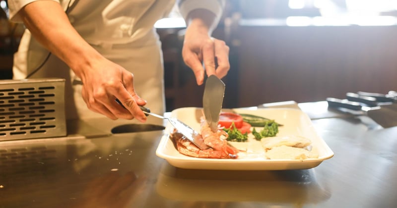Cuisiner en camping comme un chef : les indispensables à emporter